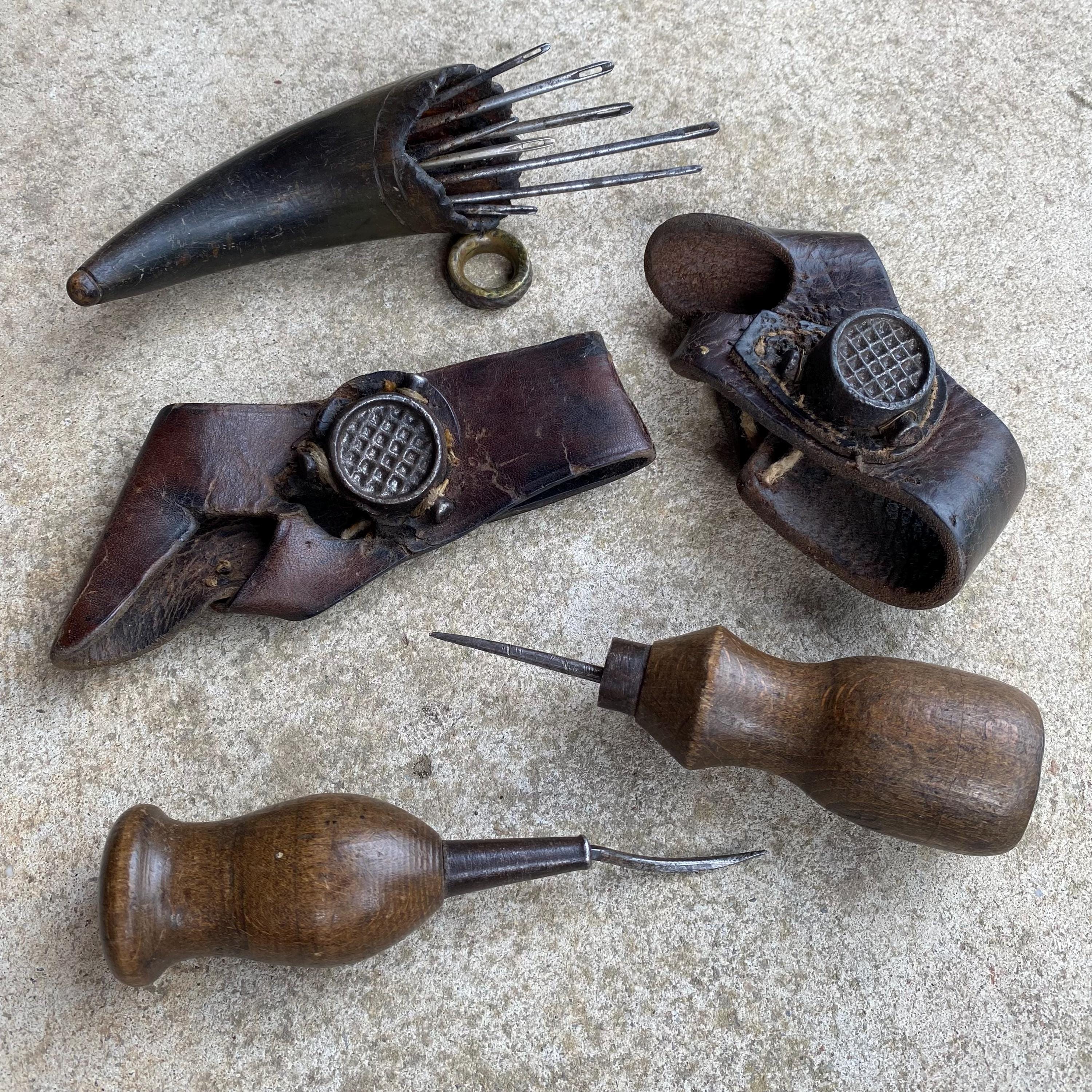 本革　ハンドメイド　アンティーク Antique Vintage Early 1900s Leather Craftsman Tools Gear Needles