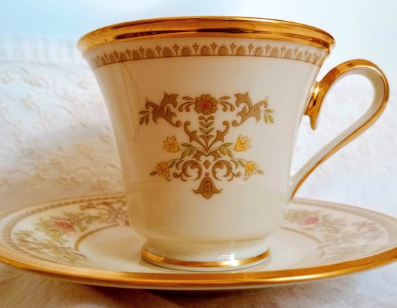 Gold Vintage EUC Fine Porcelain Espresso Demitasse Cup /& Saucer