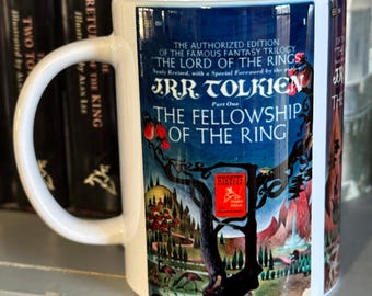 Taza con portadas de libros de El Señor de los Anillos