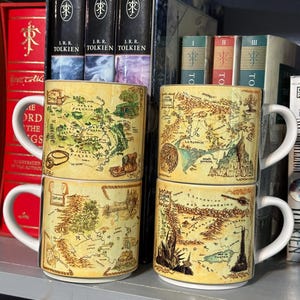 Conjunto de canecas com mapas da Terra Média