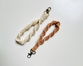Llavero Macrame Wristlet / Llavero Boho hecho a mano / Wristlet con nudos / Encaje / Encanto Macrame