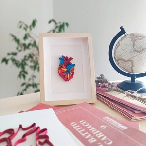 Quadro piccolo, cornice da appoggio, cuore umano, illustrazione, cuore di carta, quilling, collage, opera, regalo per lei, regalo per lui