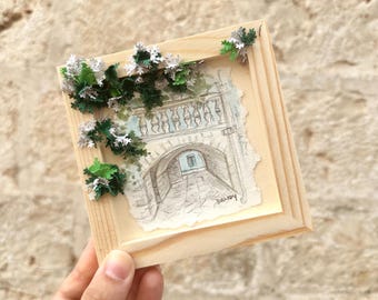 Painting of a glimpse of Puglia with an arch and 3D flowers, quilling and watercolor, 12x12 wooden frame, artisanal Puglia gift