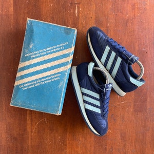 Vintage Adidas Voyager Made in Taiwan ( Marine / Navy ) 1980s with original VTG BOX