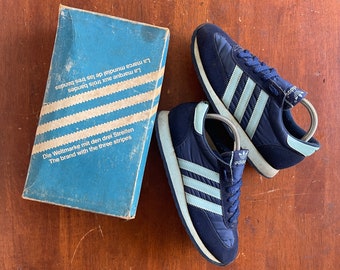 Vintage Adidas Voyager Made in Taiwan ( Marine / Navy ) 1980s with original VTG BOX