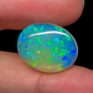 Ethiopian Opal Cabochon: 11 Ct Oval Gemstone for Jewelry Making