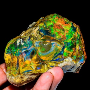 Ópalo etíope natural en bruto: piedra preciosa de 1017 quilates para joyería