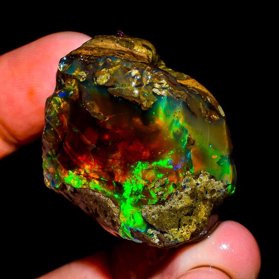Opale éthiopienne Brute Naturelle 73 Carats - Pierre Précieuse Avec Jeux De Feu, Forme Coussin