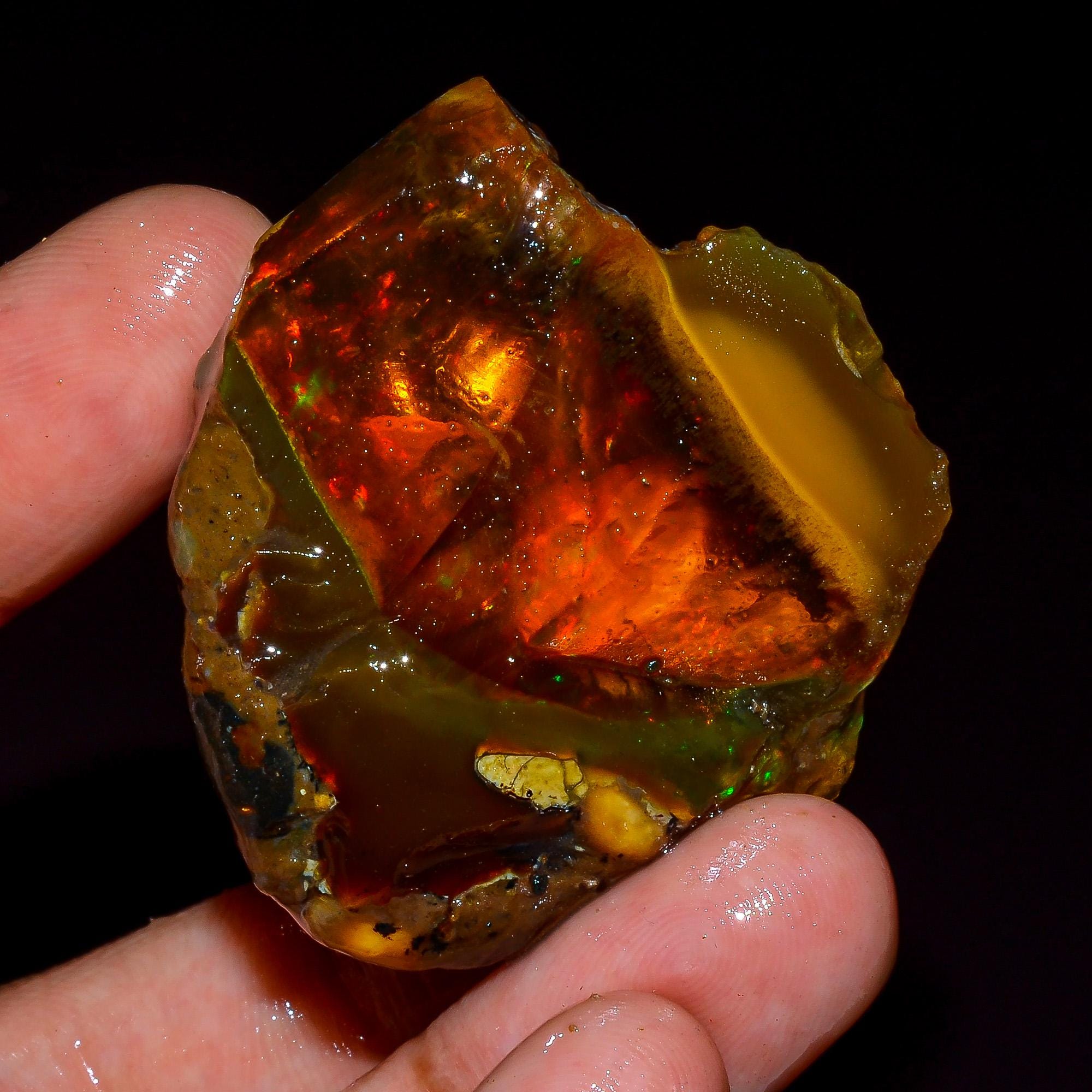 エチオピア産オパール原石：ジュエリー製作に最適な118カラットの