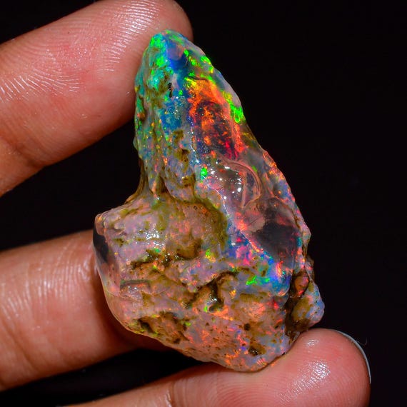 エチオピアウェロ産　オパール 原石 青緑の遊色効果　鉱物標本 エチオピアウェロ産 オパール 原石 青緑の遊色効果 鉱物標本