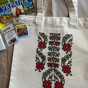 Ukrainische handgefertigte Stickerei-Handtasche, florale Kreuzstich-Shopper-Tasche, Muttertags-Shopper-Tasche, ukrainische Geschenkboxen, Shopper-Tasche mit Blumen