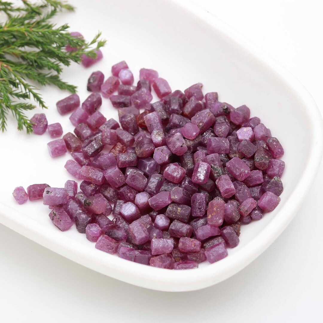 ☆数量限定☆希少☆世界四大宝石【50g母岩付き天然ルビー『紅玉』ラフ