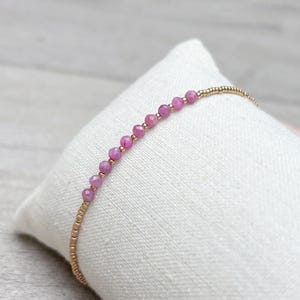 Rubinarmband, juli födelsesten, fin ädelstensarmband, present till henne