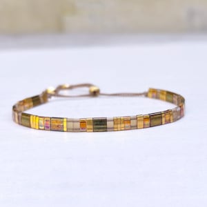 Miyuki Tila Armband Brunt Guld, Höstarmband, Justerbart Pärlarmband, Boho Smycken, Handgjort Amsterdam