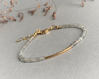 Pulsera de labradorita y oro laminado, delicada pulsera de piedras preciosas, idea de regalo para mujer.