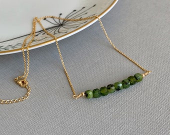 Gold plated ketting met edelsteen bar, ketting met Jade, Kerstcadeau idee voor haar, sieraden met Canadese Jade