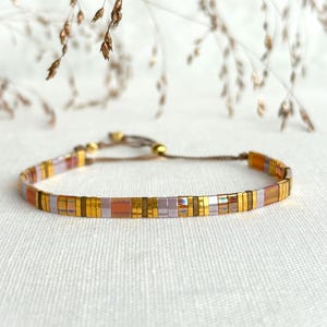 Justerbart färgglatt armband med platta Tila-pärlor, bohemiska smycken, presentidé till brevlådestil
