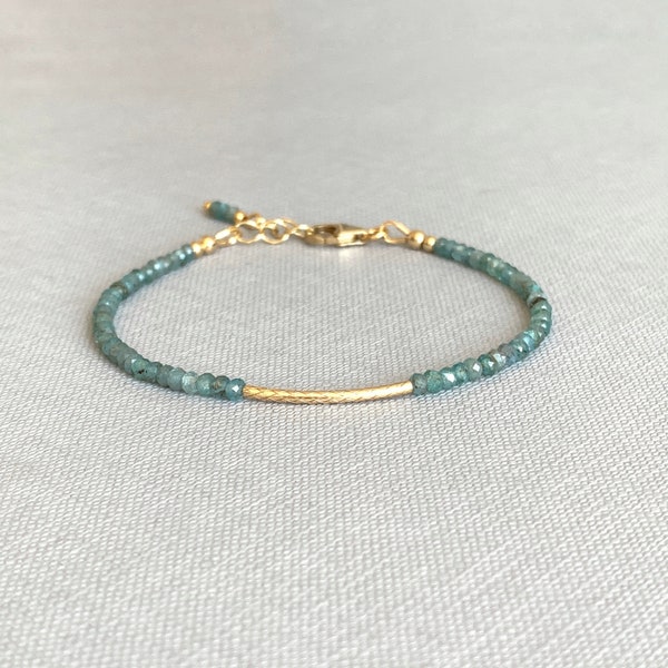 Armband Kyaniet en gold filled buiskraal, delicate Edelsteen Armband, Cadeau idee vrouw