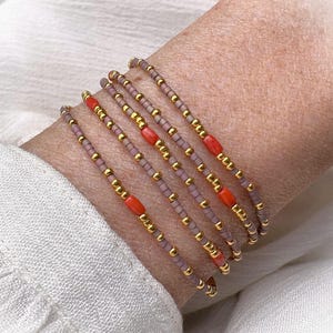 Boho färgglatt armband med korall och små japanska Miyuki-pärlor, stretchwrap-armband, presentidé till henne