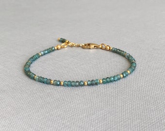 Armband Kyaniet en gold filled buiskraal, delicate Edelsteen Armband, Cadeau idee vrouw