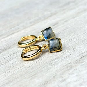 Boucles d’oreilles Labradorite, Petite Hoops pierre naturelle, cadeau idee femme