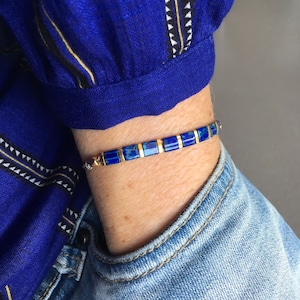 Bracciale Tila, braccialetto in cordone di seta, gioielli boho chic, braccialetto blu
