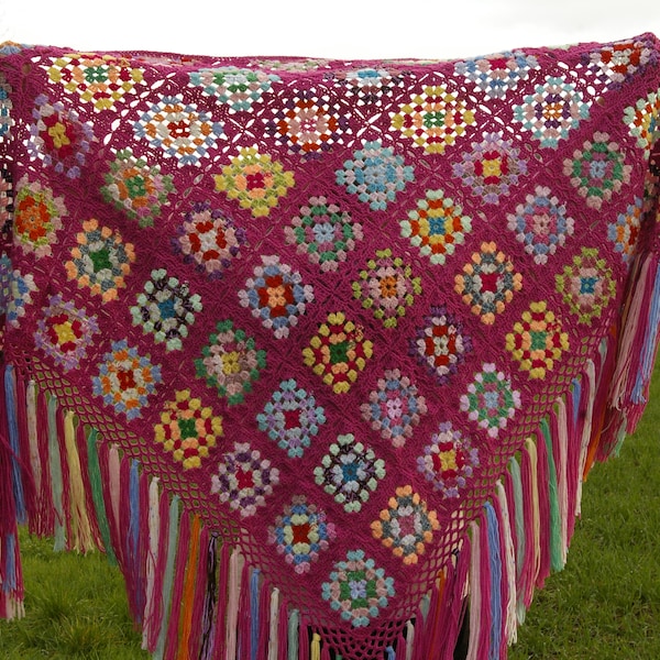 Châle multicolore crocheté à la main