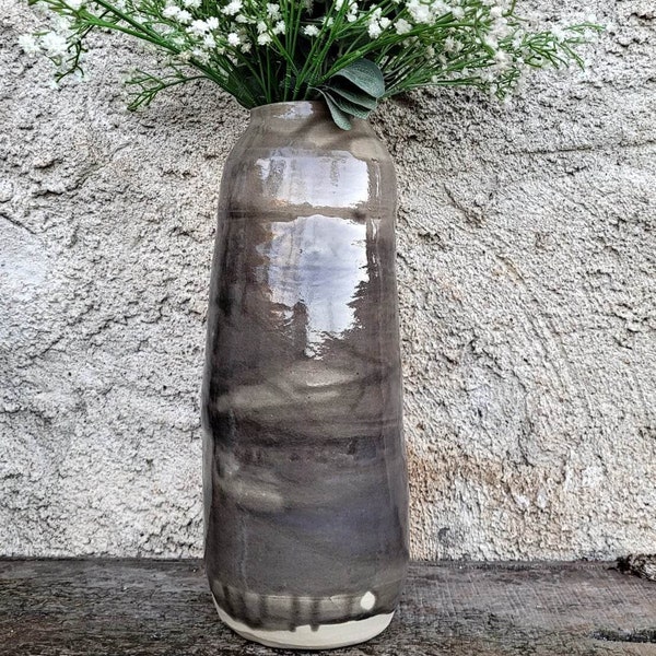 Grand vase haut, en grès, en dégradés de gris avec un effet craquelé