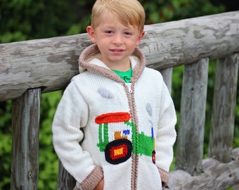 Chaqueta de lana con capucha y bolsillos para niño, con diseño de tractor agrícola. Tractor verde.