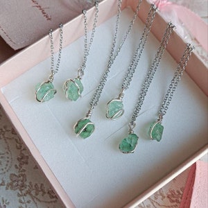 Ciondolo Smeraldo, Ciondolo Smeraldo grezzo, Ciondolo pietra grezza, Collana smeraldo, Ciondolo pietra verde, Ciondolo argento con pietra immagine 1