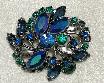 Beautiful Vintage Brooch with Little Flowers