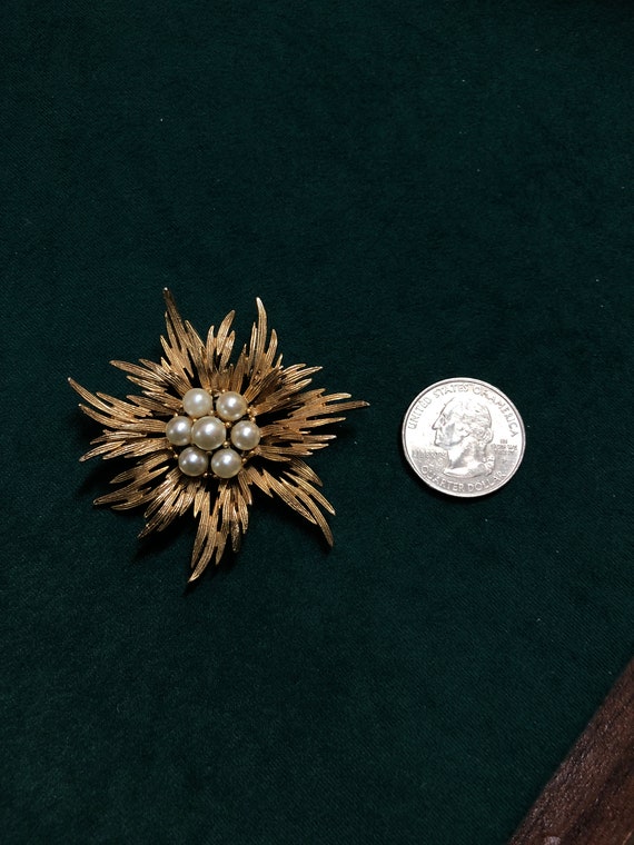 Vintage Signed Lisner Gold Tone and Pearl Flower … - image 5