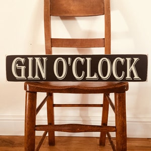 Gin o'clock sign wooden plaque Gift Vintage style gift kitchen freestanding
