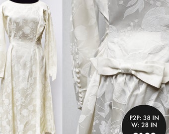 Vintage 1960er Jahre Elfenbein Florales Langärmeliges Brautkleid mit Schleife hinten, 38in Büste (S)