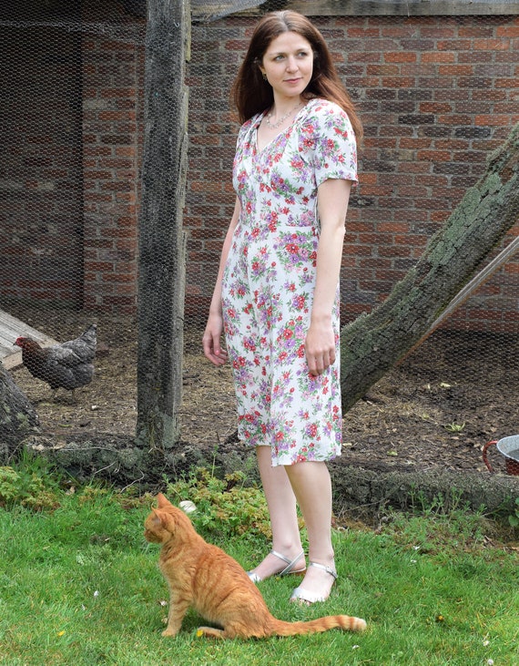 Vintage 1950s White Floral Tea Dress with Twist Neckl… Gem