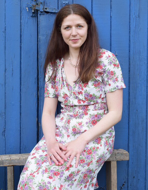 Vintage 1950s White Floral Tea Dress with Twist Neckl… Gem