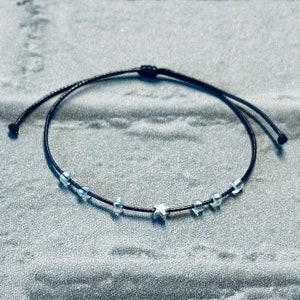 Bracelet Fidget : fil noir, étoile argentée, soulagement de l&#39;anxiété