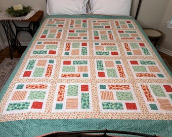 Handgemaakte quilt in koraal, groenblauw en wit
