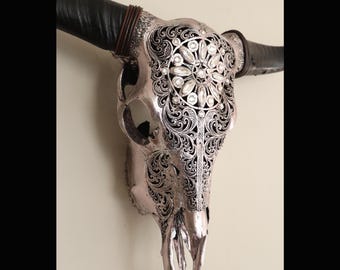 Crâne de buffle orné de véritables cristaux, crâne de vache gravé, crâne de buffle argenté et décoré de cristaux, crâne de taureau décoré