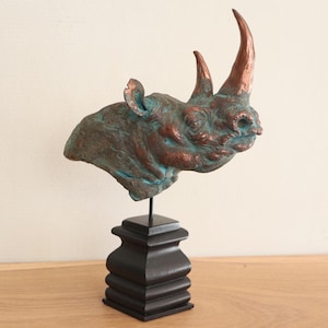 Rhino statue standing on beautiful pedestal, African Rhinohead, Rhino statue in oxidated Copper optics on plinth, small Rhinohead.