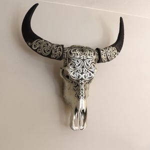 Orientales Dekoriertes Buffel Schädel in SIlber Metal, Büffel Wand Dekoration, Echter Rinderschädel, Longhörner, Ibiza Deko Schädel,