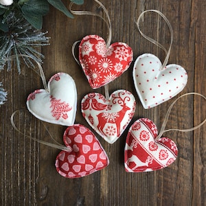 6x Nordic Scandi Style Christmas Decorations, Red and White Heart Ornaments, Christmas Decorations, Makower, Stuffed Felt Decorations
