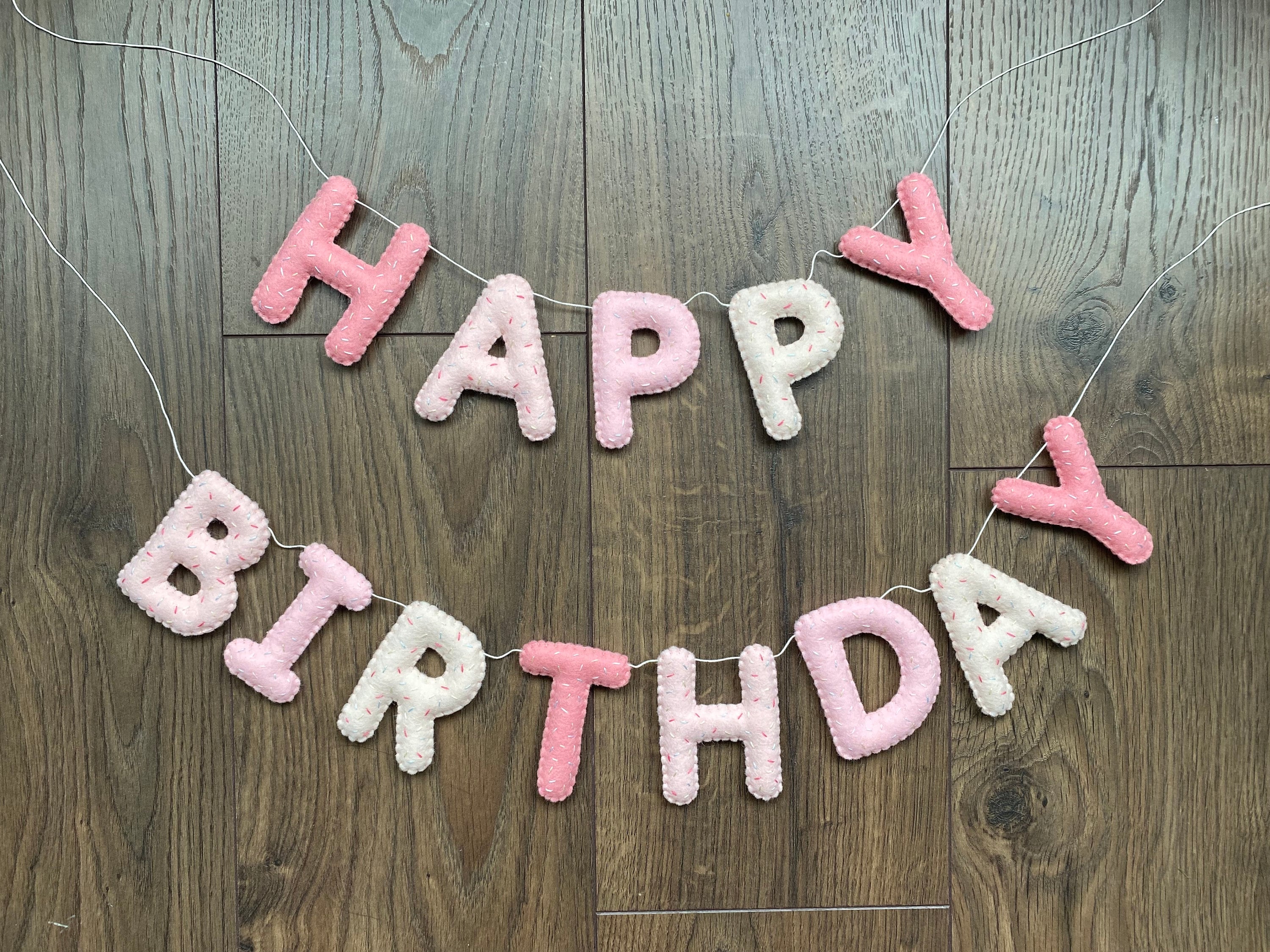 Banner de feltro de feliz aniversário com granulados bordados, decorações de festa de aniversário, estamenha de feltro, decoração de festa, guirlanda de aniversário rosa