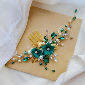 Handmade Emerald Flower Hair Comb: Bridal Wedding Hairpiece