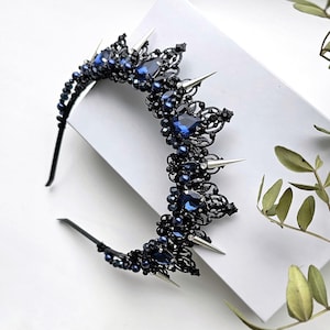Schwarze Gothic Hochzeits-Tiara: Dunkelblaue Kristall Vampir Krone
