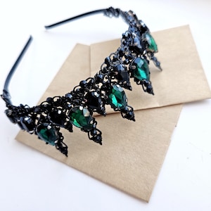 Handgefertigte schwarz rote Gothic Tiara: Vampir Hochzeitskrone