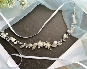Perlen geblümten Hochzeitskleid Schärpe, silberne Brautranke Schärpe, Boho Blumen Schärpe, Silberblatt Brautgürtel, Boho Brautgürtel, Brautschärpe Gürtel