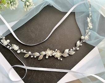 Pearl floral wedding dress sash, Silver bridal vine sash, Boho floral sash, Silver leaf bridal belt, Boho bridal belt, Bridal sash belt