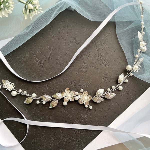 Pearl floral wedding dress sash, Silver bridal vine sash, Boho floral sash, Silver leaf bridal belt, Boho bridal belt, Bridal sash belt