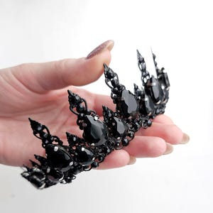 Handgefertigte schwarze Kristall Krone: Gothic Hochzeits-Tiara und Ohrringe im Set